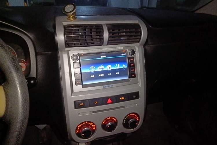 Used FAW Senya S80 2011 1.5L Manual 5-Seater Luxury Model Audio And AC Panel