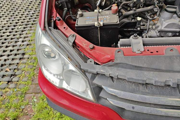 Used FAW Senya S80 2011 1.5L Manual 5-Seater Urban Elite Edition Engine Bay Right