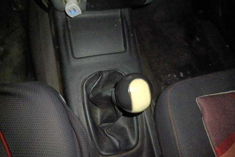 Used FAW Senya S80 2011 1.5L Manual 5-Seater Luxury Model Gear Lever