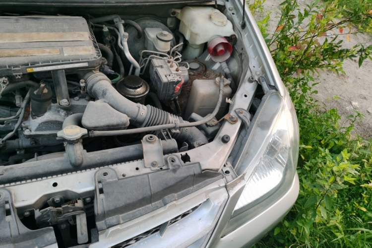 Used FAW Senya S80 2011 1.5L Manual 7-Seater Urban Elite Edition Engine Bay Left