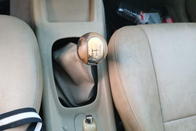 Used FAW Senya S80 2011 1.5L Manual 7-Seater Urban Elite Edition Gear Lever