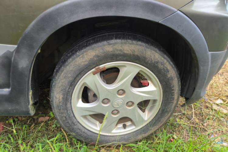 Used FAW Senya S80 2011 1.5L Manual 7-Seater Urban Elite Edition Right Front Wheel Hub