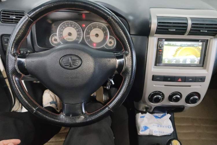 Used FAW Senya S80 2011 1.5L Manual 7-Seater Comfort Edition Audio And AC Panel