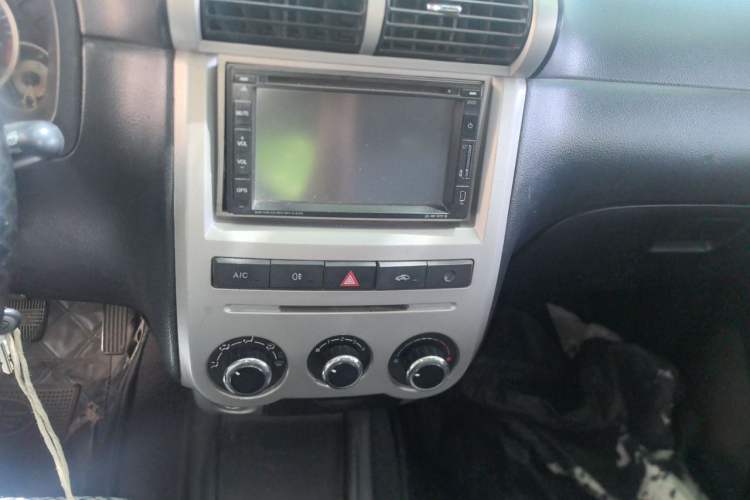 Used FAW Senya S80 2011 1.5L Manual 7-Seater Urban Elite Edition Audio And AC Panel