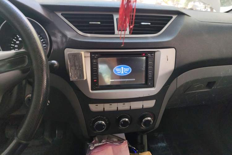 Used FAW Senya S80 2011 1.5L Manual 7-Seater Urban Elite Edition Audio And AC Panel