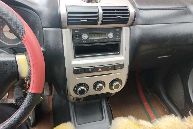 Used FAW Senya S80 2011 1.3L Manual 5-Seater Comfort Version Audio And AC Panel