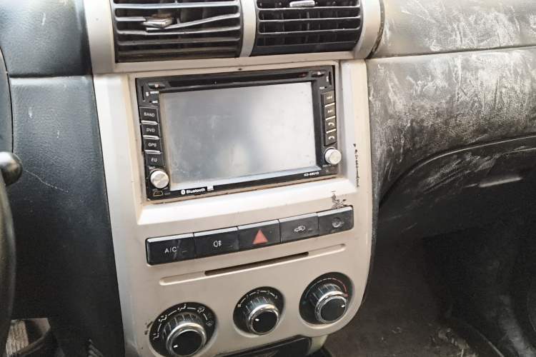 Used FAW Senya S80 2011 1.5L Manual 5-Seater Urban Elite Edition Audio And AC Panel