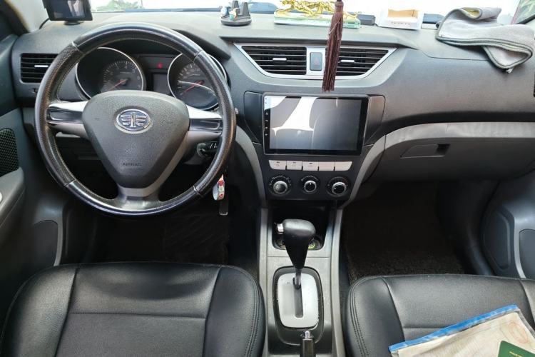 Used FAW Senya S80 2011 1.5L Automatic 5-Seater Elite Navigation Edition Center Console