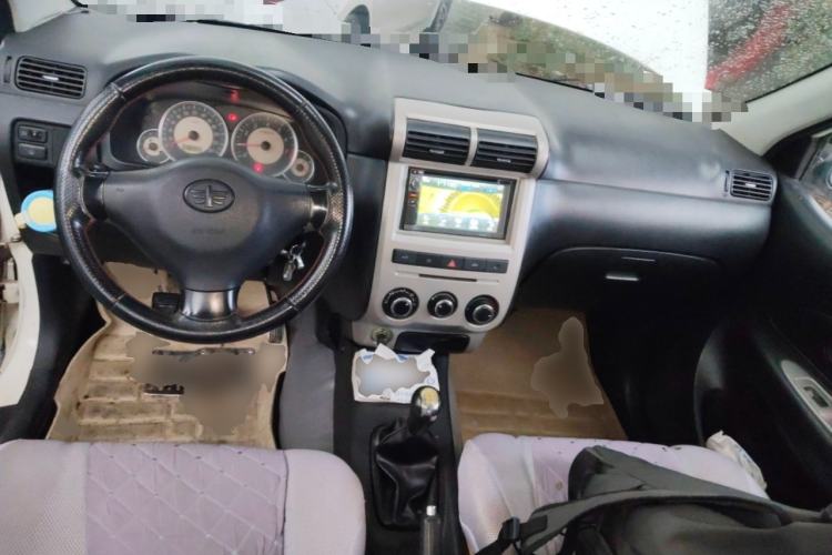 Used FAW Senya S80 2011 1.5L Manual 7-Seater Comfort Edition Center Console