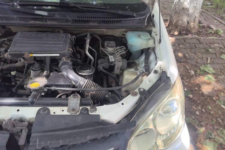 Used FAW Senya S80 2011 1.5L Manual 7-Seater Urban Elite Edition Engine Bay Left