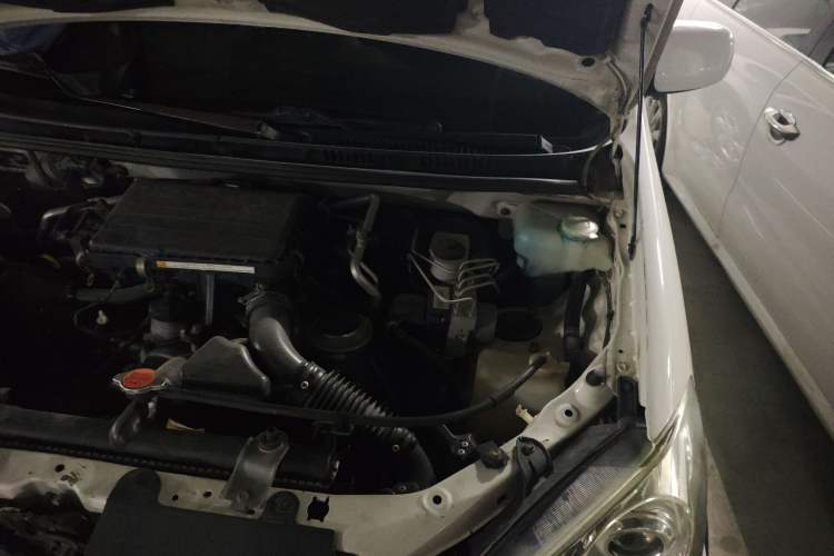 Used FAW Senya S80 2011 1.5L Manual 5-Seater Urban Elite Edition Engine Bay Left