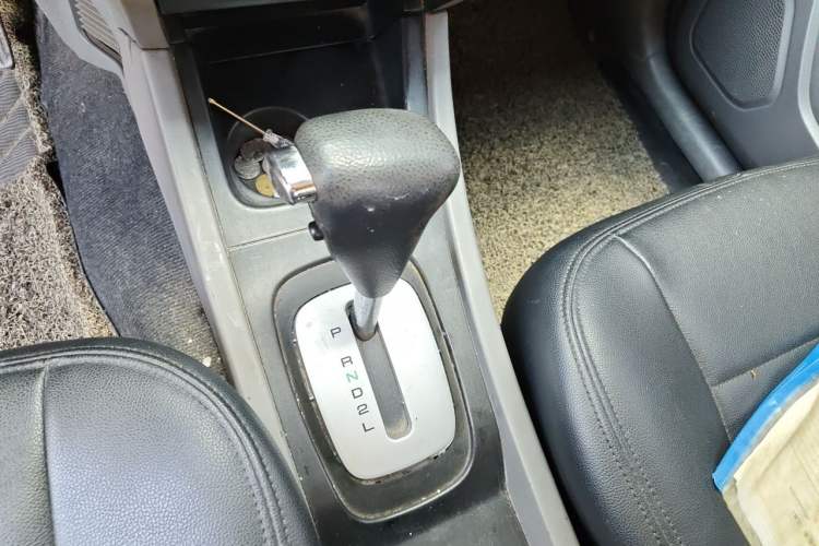 Used FAW Senya S80 2011 1.5L Automatic 5-Seater Elite Navigation Edition Gear Lever