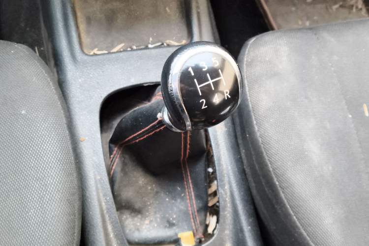 Used FAW Senya S80 2011 1.5L Manual 5-Seater Urban Elite Edition Gear Lever