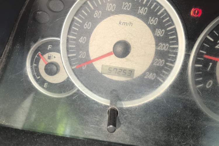 Used FAW Senya S80 2011 1.5L Manual 7-Seater Urban Elite Edition Odometer Close Up