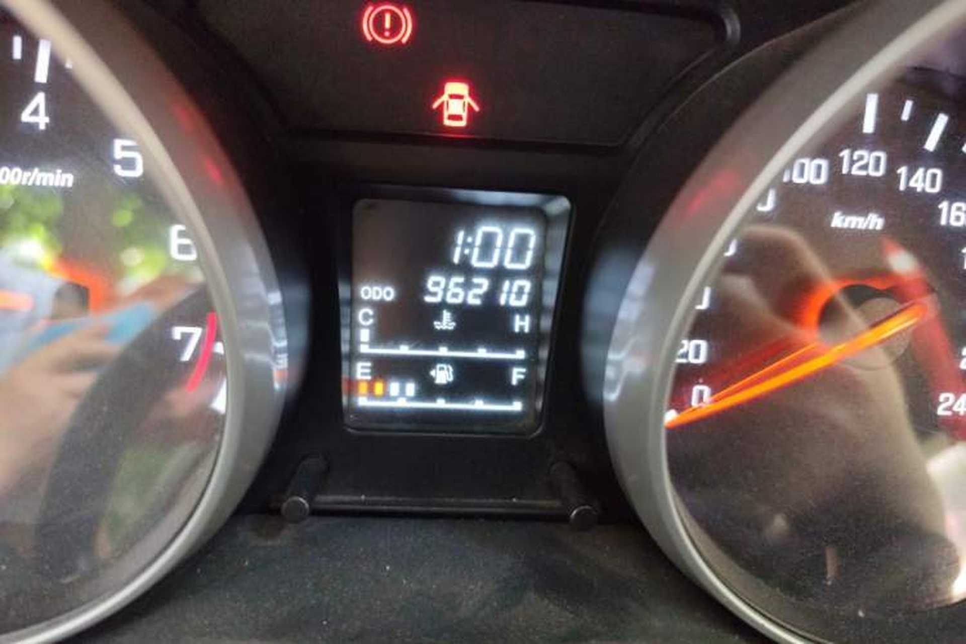 Used FAW Senya S80 2011 1.5L Manual 7-Seater Urban Elite Edition Odometer Close Up