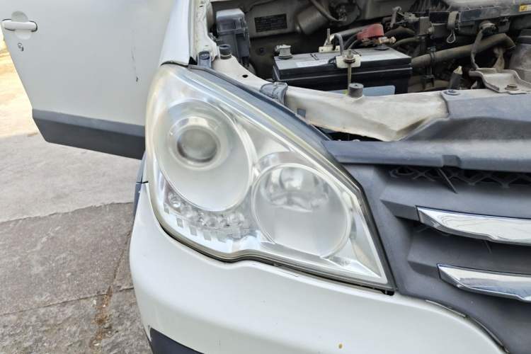 Used FAW Senya S80 2011 1.5L Automatic 5-Seater Elite Navigation Edition Right Front Headlight