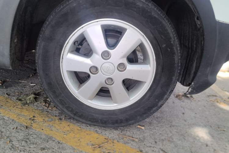 Used FAW Senya S80 2011 1.5L Manual 7-Seater Urban Elite Edition Right Front Wheel Hub