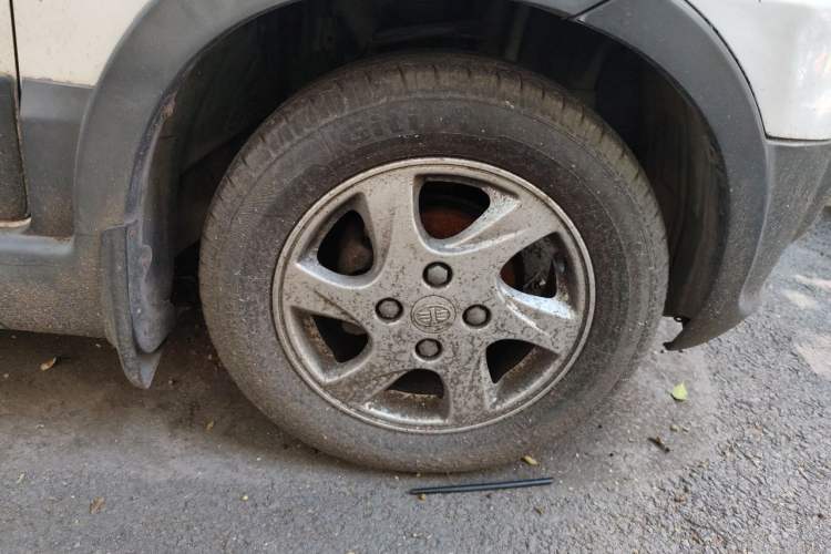 Used FAW Senya S80 2011 1.5L Manual 7-Seater Urban Elite Edition Right Front Wheel Hub