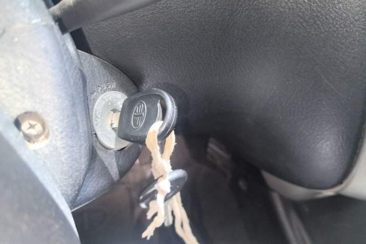 Used FAW Senya S80 2011 1.5L Manual 7-Seater Urban Elite Edition Vehicle Key