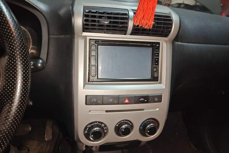Used FAW Senya S80 2011 1.5L Automatic 5-Seater Urban Elite Edition Audio And AC Panel