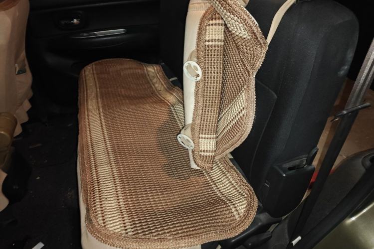 Used FAW Senya S80 2011 1.5L Automatic 5-Seater Urban Elite Edition Left Rear Seat