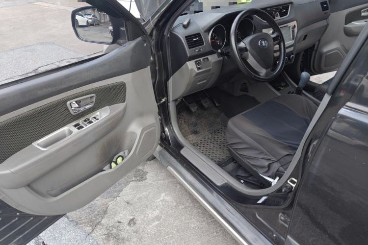 Used FAW Senya S80 2013 1.5L Manual 5-Seat Urban Fashion Edition Driver Seat