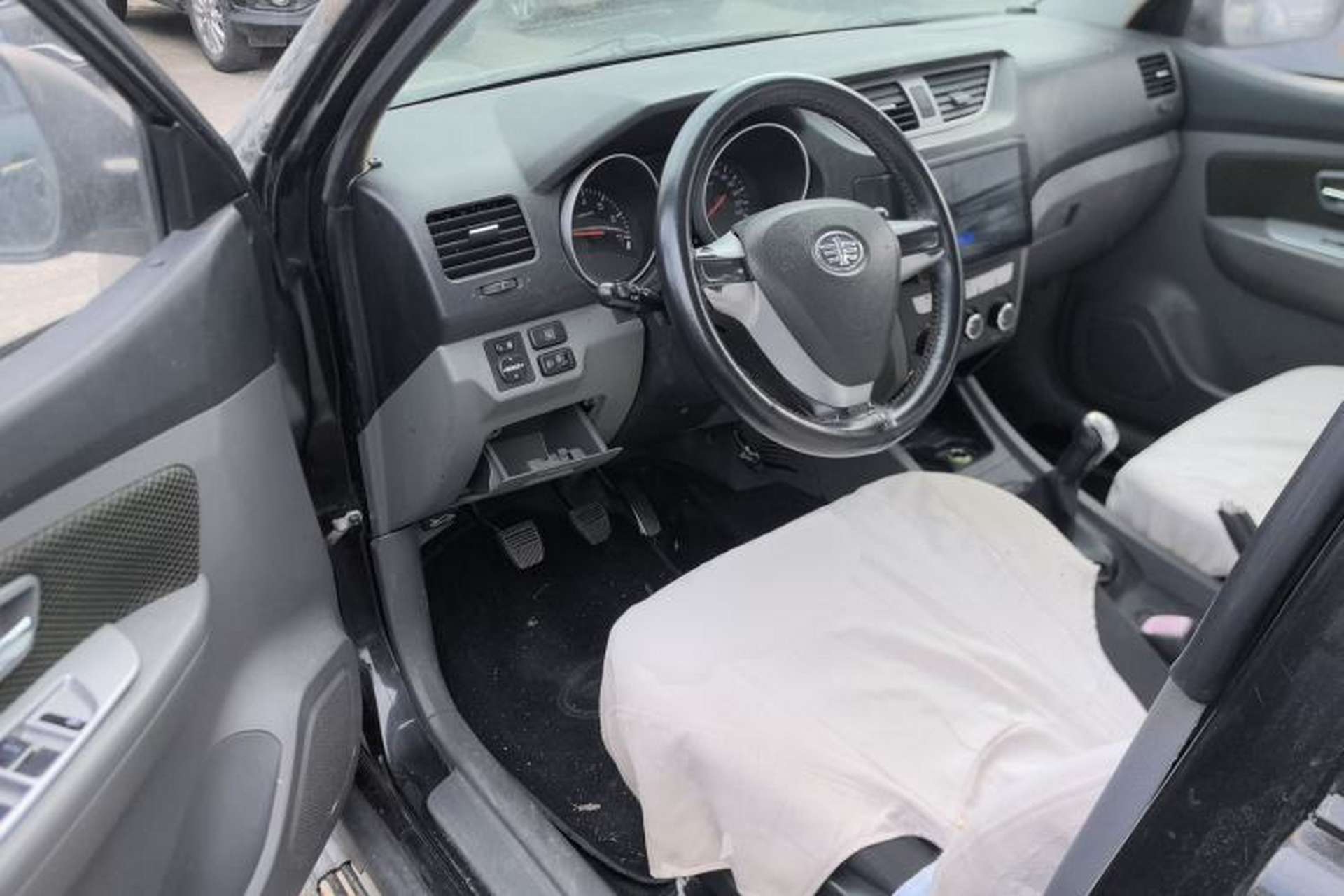 Used FAW Senya S80 2013 1.5L Manual 7-Seater Urban Fashion Edition Driver Seat