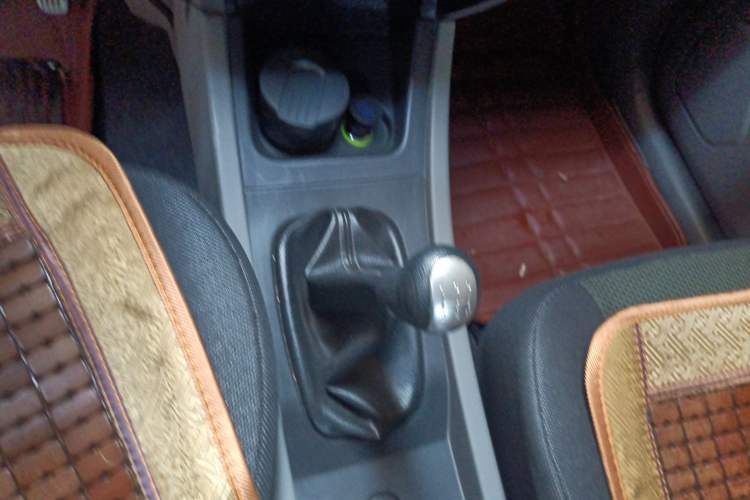 Used FAW Senya S80 2013 1.5L Manual 5-Seater Fashionable Luxury Model Gear Lever