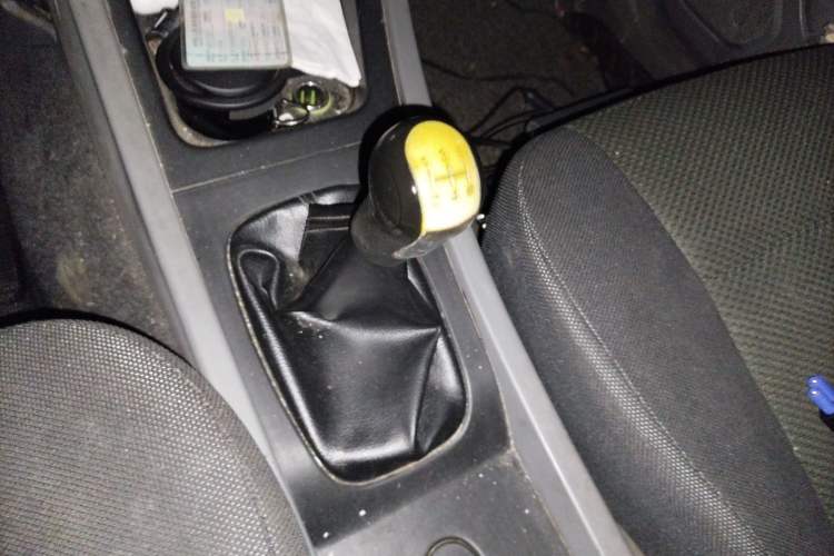 Used FAW Senya S80 2013 1.5L Manual 5-Seat Urban Fashion Edition Gear Lever