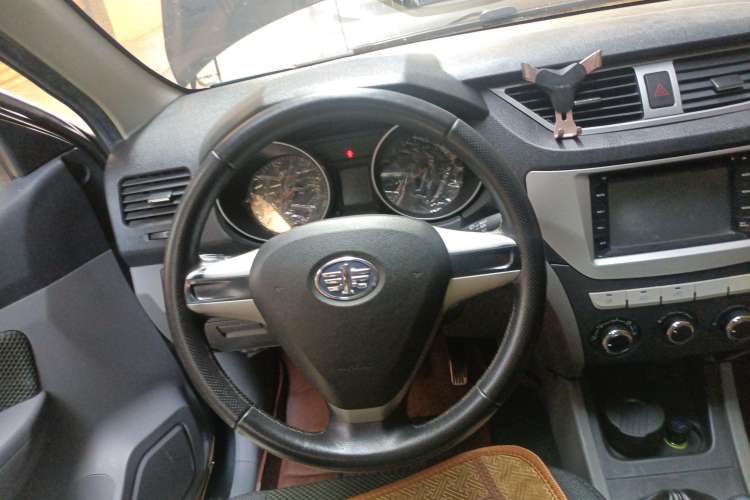 Used FAW Senya S80 2013 1.5L Manual 5-Seater Fashionable Luxury Model Steering Wheel