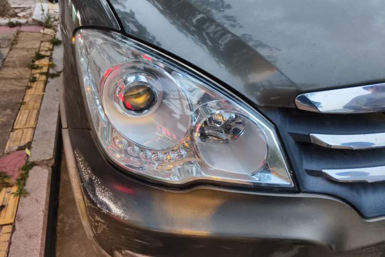 Used FAW Senya S80 2013 1.5L Manual 5-Seat Urban Fashion Edition Right Front Headlight