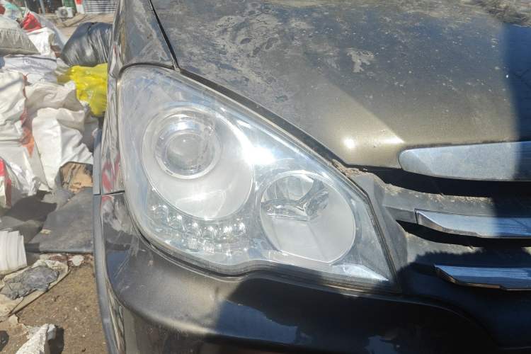 Used FAW Senya S80 2013 1.5L Manual 5-Seat Urban Fashion Edition Right Front Headlight