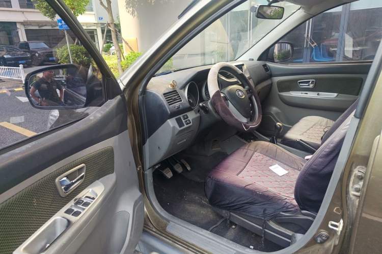 Used FAW Senya S80 2013 1.5L Manual 5-Seat Urban Fashion Edition Driver Seat