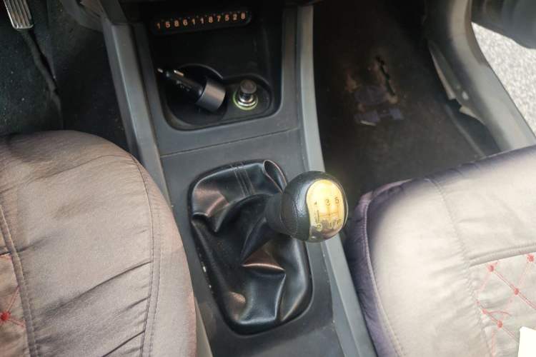 Used FAW Senya S80 2013 1.5L Manual 5-Seat Urban Fashion Edition Gear Lever
