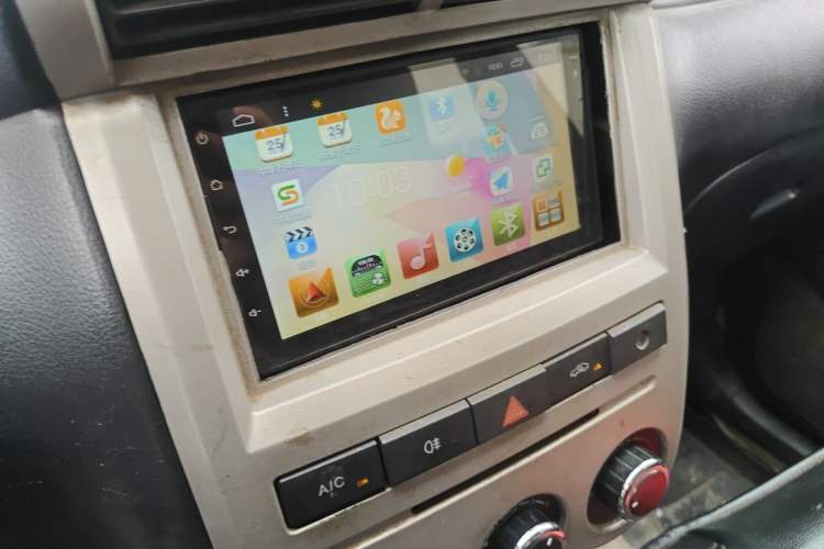 Used FAW Senya S80 2013 1.5L Manual 7-Seater Urban Fashion Edition Audio And AC Panel