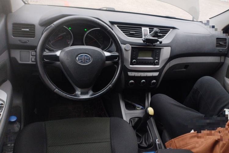 Used FAW Senya S80 2013 1.5L Manual 5-Seat Urban Fashion Edition Center Console