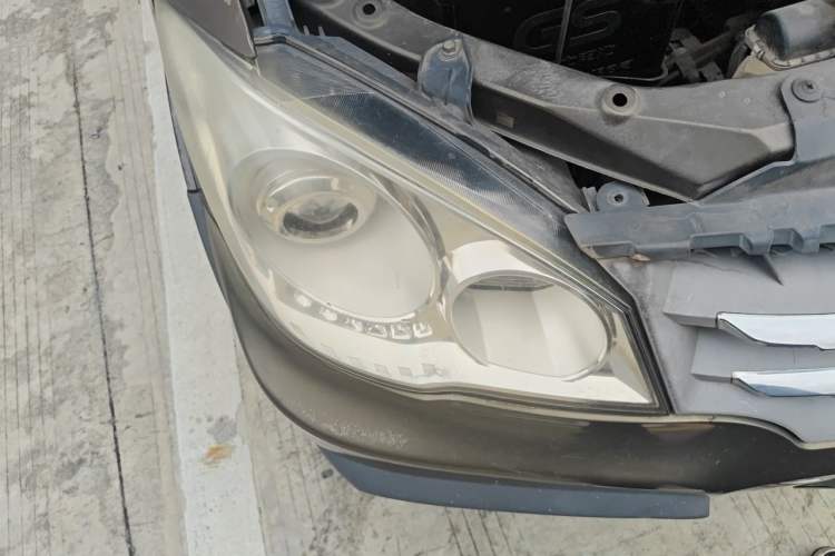 Used FAW Senya S80 2013 1.5L Manual 7-Seater Urban Fashion Edition Right Front Headlight