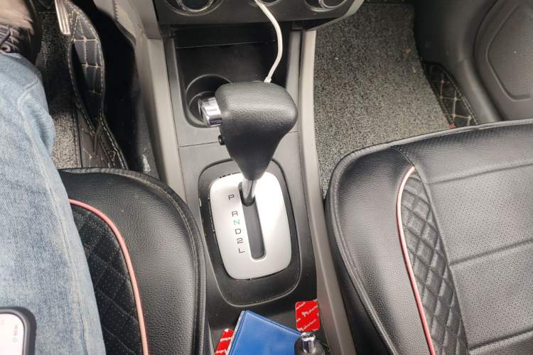 Used FAW Senya S80 2013 1.5L Automatic 5-Seat Fashion Edition Gear Lever