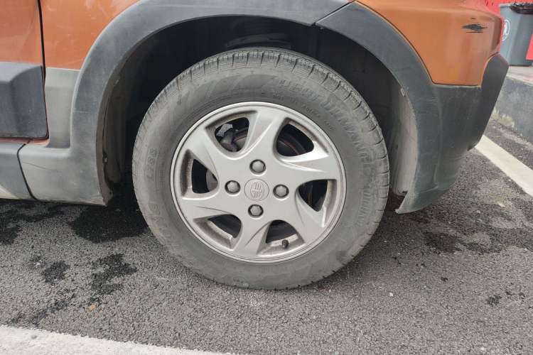 Used FAW Senya S80 2013 1.5L Automatic 5-Seat Fashion Edition Right Front Wheel Hub