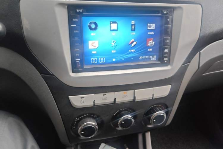 Used FAW Senya S80 2013 1.5L Manual 7-Seater Urban Fashion Edition Audio And AC Panel