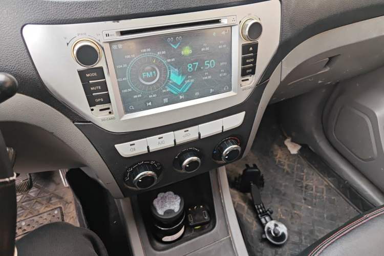 Used FAW Senya S80 2013 1.5L Manual 7-Seater Urban Fashion Edition Audio And AC Panel