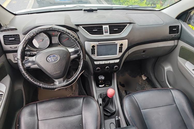 Used FAW Senya S80 2013 1.5L Manual 7-Seater Urban Fashion Edition Center Console