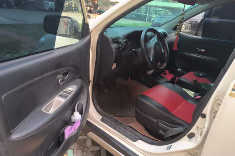 Used FAW Senya S80 2013 1.5L Manual 5-Seat Urban Fashion Edition Driver Seat