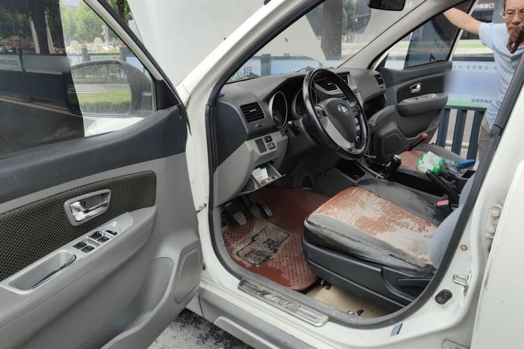 Used FAW Senya S80 2013 1.5L Manual 5-Seat Urban Fashion Edition Driver Seat