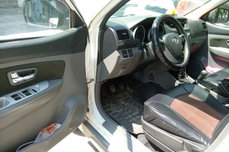 Used FAW Senya S80 2013 1.5L Manual 5-Seat Urban Fashion Edition Driver Seat