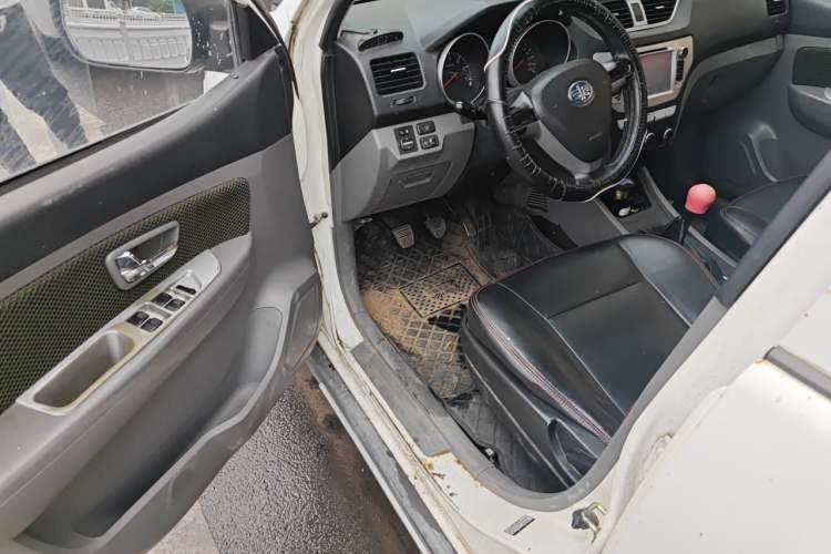 Used FAW Senya S80 2013 1.5L Manual 7-Seater Urban Fashion Edition Driver Seat