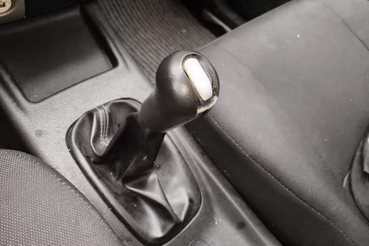Used FAW Senya S80 2013 1.5L Manual 7-Seater Urban Fashion Edition Gear Lever