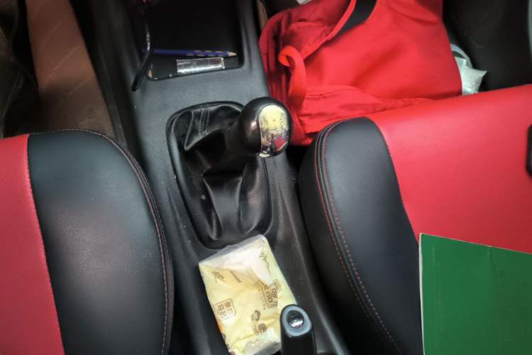 Used FAW Senya S80 2013 1.5L Manual 5-Seat Urban Fashion Edition Gear Lever