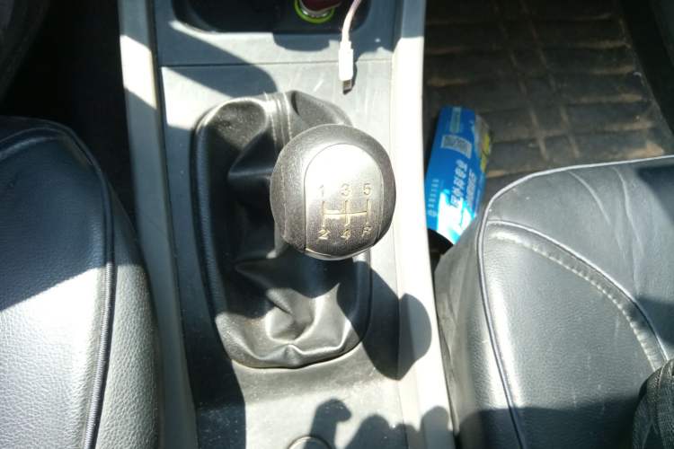 Used FAW Senya S80 2013 1.5L Manual 5-Seat Urban Fashion Edition Gear Lever