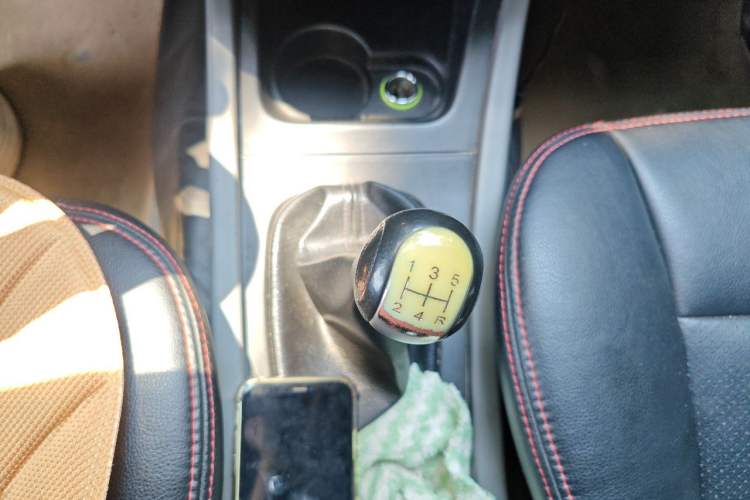 Used FAW Senya S80 2013 1.5L Manual 5-Seat Urban Fashion Edition Gear Lever